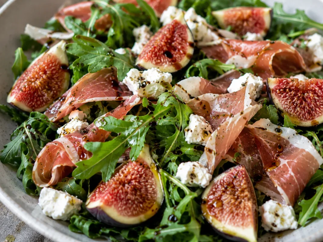 Salada de Figos Frescos, Presunto e Queijo de Cabra